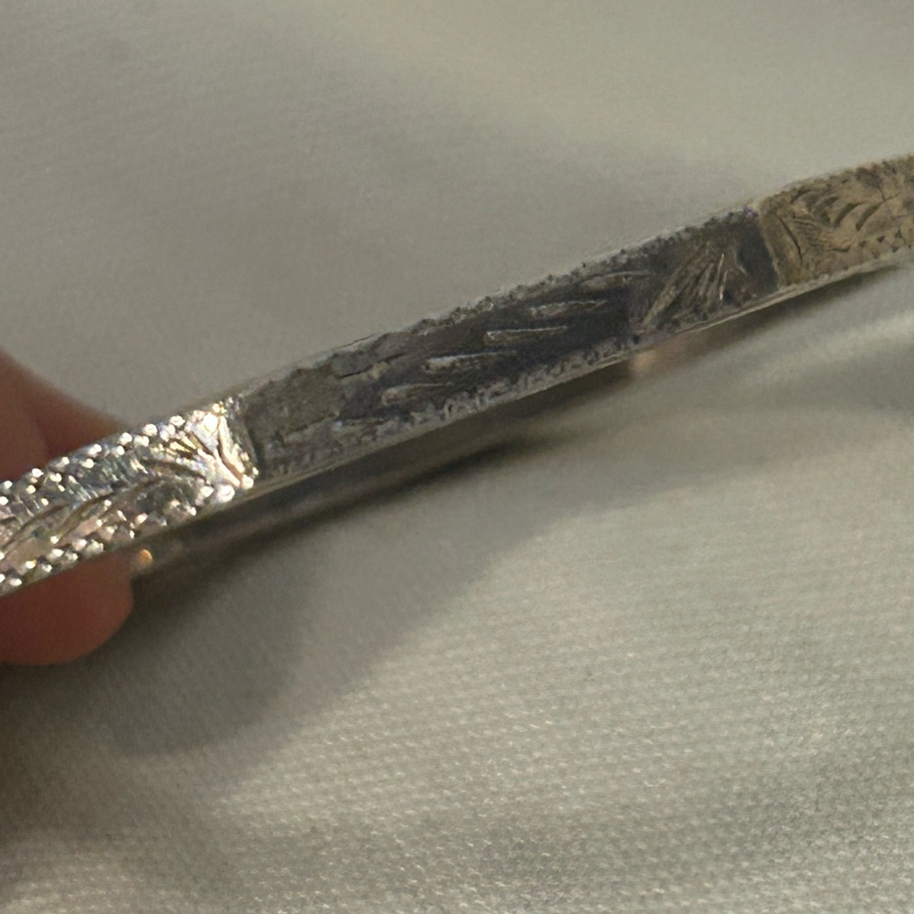 Vintage Sterling Silver Octagonal Engraved Hinged Bangle Bracelet - Picture 2 of 7